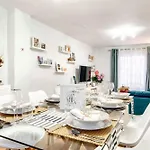 Comfortable House In With Terrace Σπίτι διακοπών *