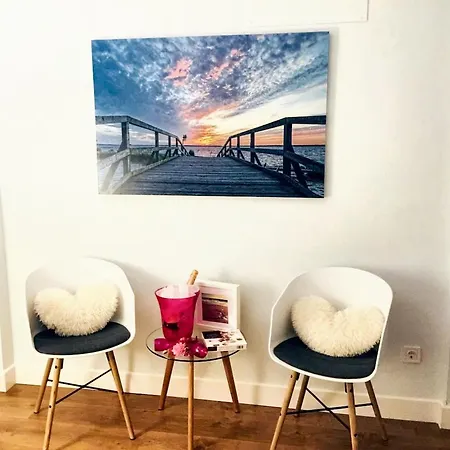 Comfortable House In With Terrace Vakantiehuis *