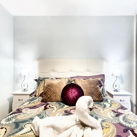 Comfortable House In With Terrace Фуэнхирола