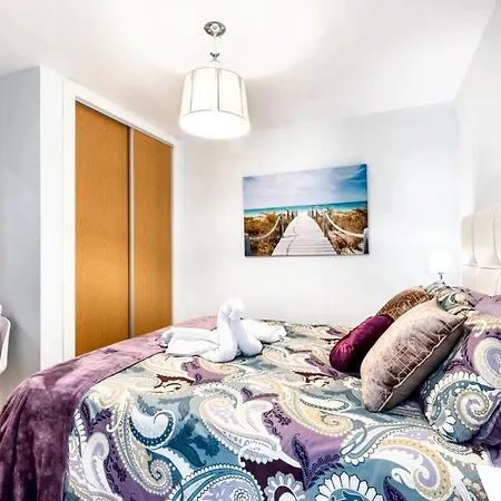 Comfortable House In With Terrace Дом отдыха