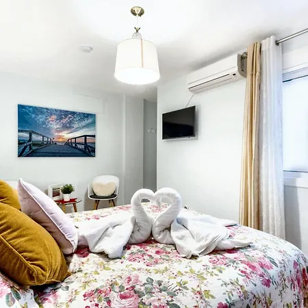 Comfortable House In With Terrace Дом отдыха *