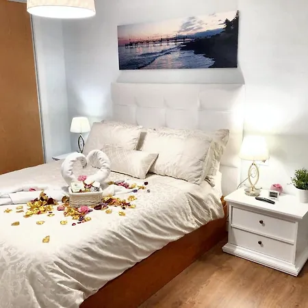 Comfortable House In With Terrace Дом отдыха