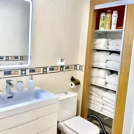 Comfortable House In With Terrace Фуэнхирола