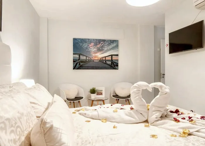 Comfortable House In With Terrace فوينخيرولا